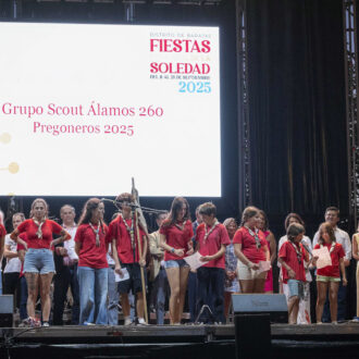 Grupo Scout Álamos 260 durante el pregón de las fiestas de Barajas 2026