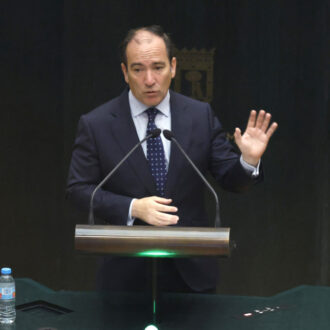 El delegado de Urbanismo, Medio Ambiente y Movilidad, Borja Carabante, durante el Pleno municipal