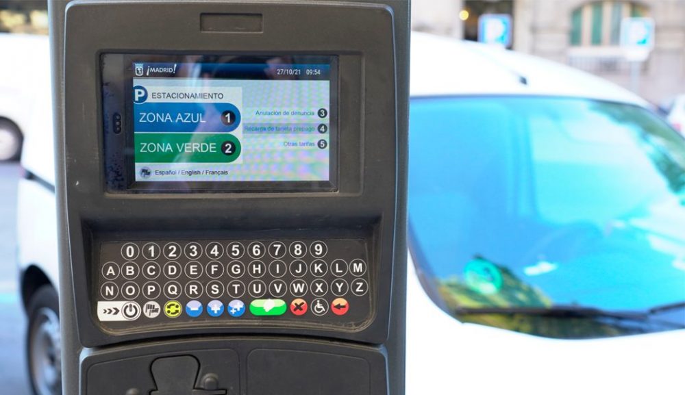 Detalle de un tótem del SER con los tipos de estacionamiento