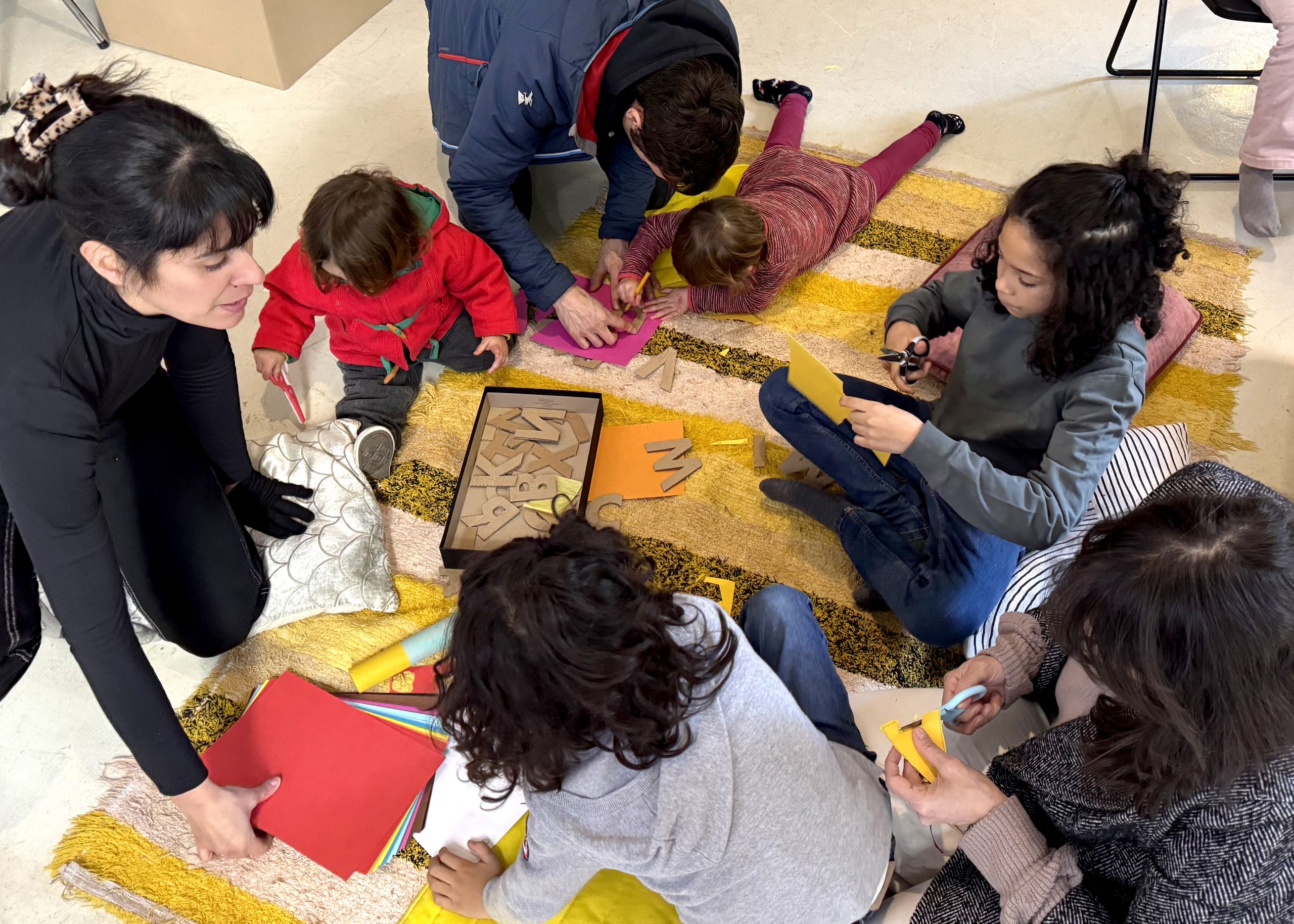 Taller de pancartas y telón