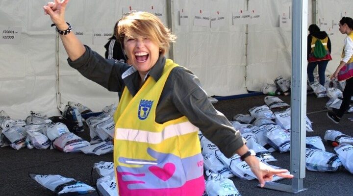 Detalle de acción de voluntariado en Madrid. Imagen de archivo