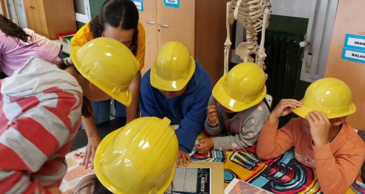 Alumnos del centro durante la actividad educativa