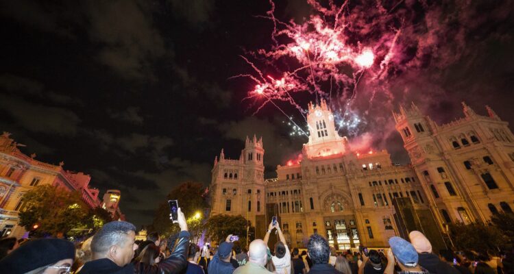 Cerca de 60.000 personas despiden el Día de la Fiesta Nacional