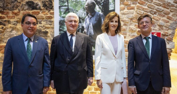 Momento de la inauguración de la expo Guardianes de los bosques
