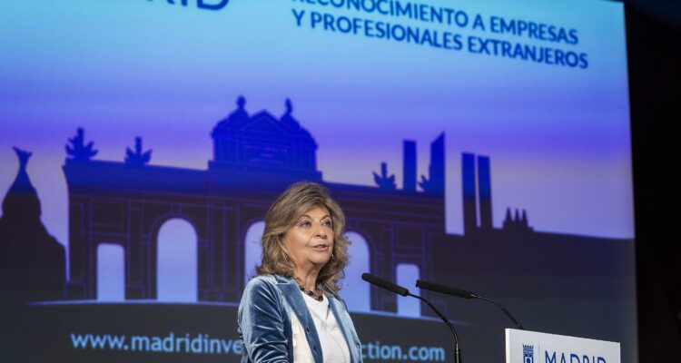 La delegada de Economía, Innovación y Hacienda, Engracia Hidalgo interviene en el acto