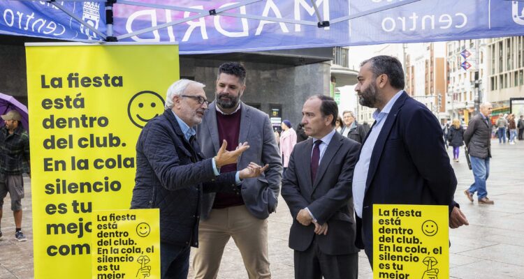 Carabante, Segura y Madrid Noche en el punto informativo de la campaña frente al ocio nocturno en plaza del Callao