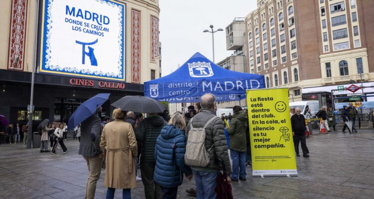 Punto de información en Callao de la campaña frente al ruido nocturno
