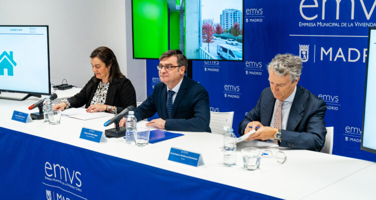 El delegado de Políticas de Vivienda y presidente de EMVS Madrid, Álvaro González, durante el sorteo de 378 pisos