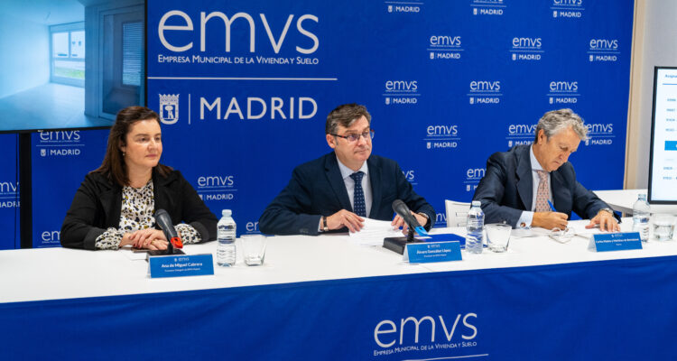 El delegado de Políticas de Vivienda y presidente de EMVS Madrid, Álvaro González, durante el sorteo de 378 pisos