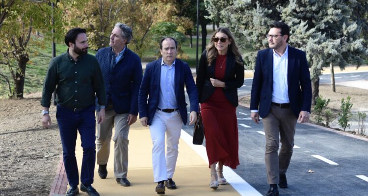 Carabante, González y Niño recorriendo la pasarela