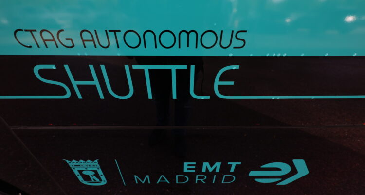Cartelería informativa exterior bus autónomo EMT Madrid