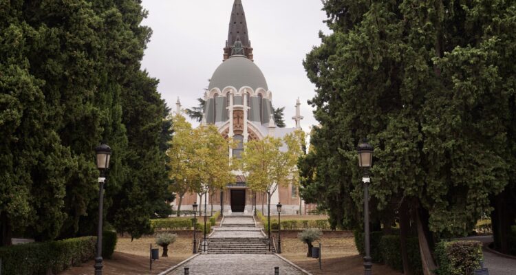 La capilla central del cementerio de la Almudena tras su restauración