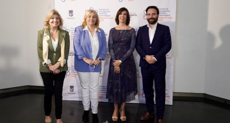 De izquierda a derecha, la delegada del Área de Economía, Innovación y Hacienda, Engracia Hidalgo, la vicealcaldesa de Madrid, Inma Sanz, Lucía Viñuela, presidenta de la Fundación Margarita Salas y el concejal delegado de Innovación y Emprendimiento, Ángel Niño