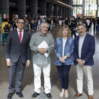 Hidalgo, acompañada de Chacón y Aniorte, en  la feria 'Emplea Villaverde', celebrada este viernes en La Nave