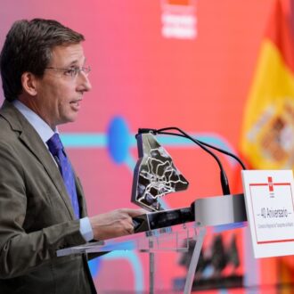 Almeida recoge el reconocimiento al Ayuntamiento del CRTM