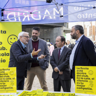 Carabante, Segura y Madrid Noche en el punto informativo de la campaña frente al ocio nocturno en plaza del Callao