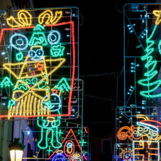 Luces de Navidad diseñadas por niños en 2024