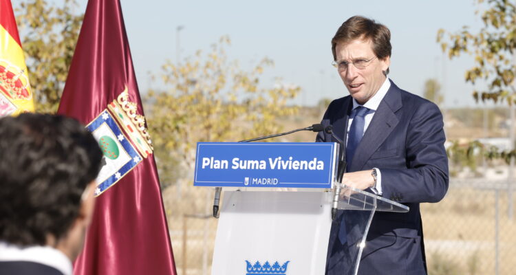 El alcalde, José Luis Martínez-Almeida, presenta el Plan Suma Vivienda