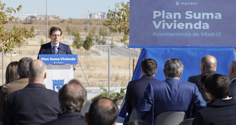 El alcalde, José Luis Martínez-Almeida, presenta el Plan Suma Vivienda
