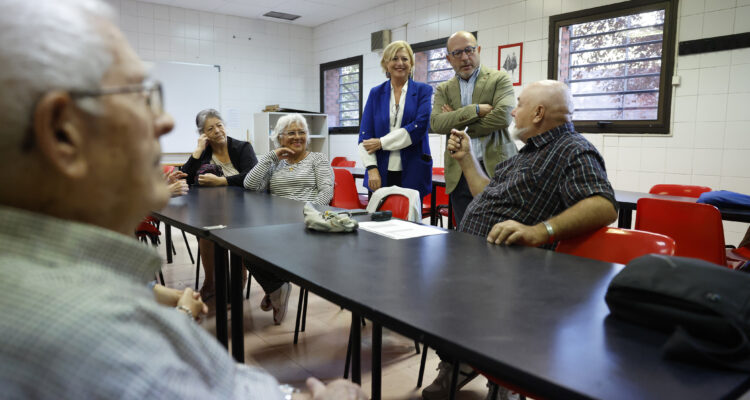 García Romero y Fernández visitan el Centro de Mayores José Manuel Bringas