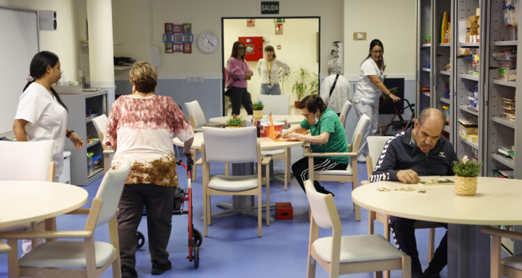 García Romero y Fernández visitan el Centro de Día José Manuel Bringas
