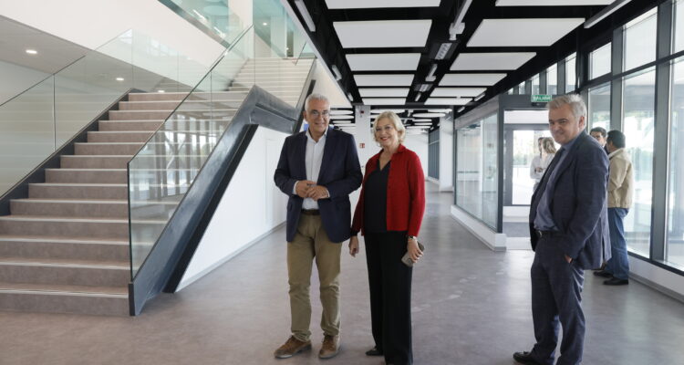 García Romero e Izquierdo visitan el final de obra de la nueva biblioteca de Carabanchel