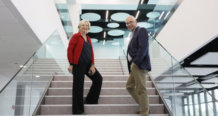 García Romero e Izquierdo visitan el final de obra de la nueva biblioteca de Carabanchel