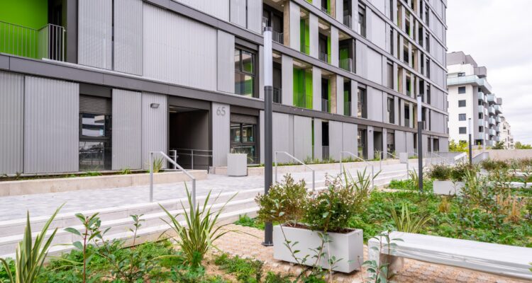 Exterior de la promoción Cañaveral 5, donde se encuentran algunos de los pisos sorteados por EMVS Madrid