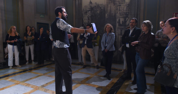 Rivera de la Cruz participa en la visita del programa ‘Madrid Otra Mirada’ al Espacio Fundación Telefónica