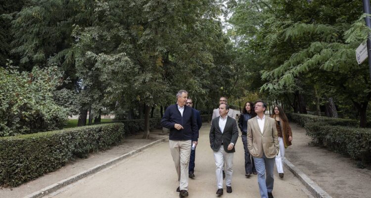 Momento de la visita a la Quinta de los Molinos