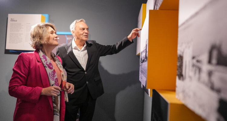 Rivera de la Cruz inaugura la exposición Debod 1954-1964