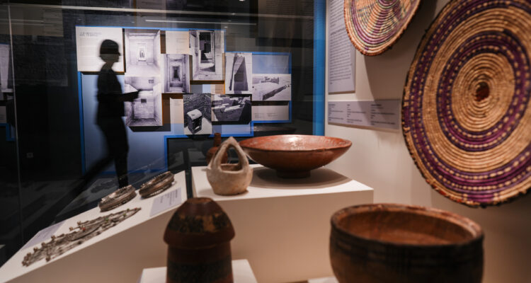 Rivera de la Cruz inaugura la exposición Debod 1954-1964