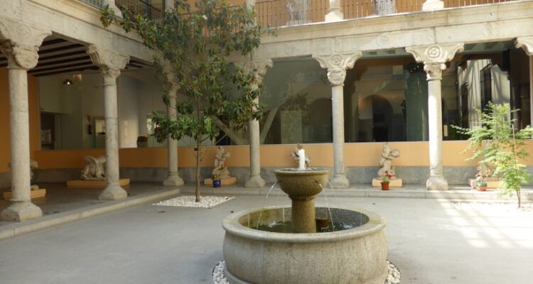 Patio renacentista del Museo de San Isidro