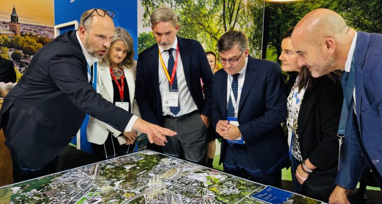 Reunión en el stand de Helsinki