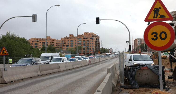 Semáforo inteligente instalado en sentidos A-5