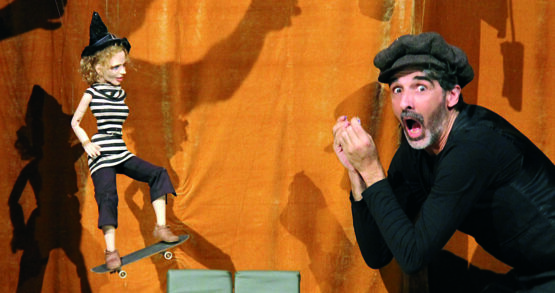 Escena del espectáculo de títeres Varieté Halloween que se representará el 1 y 2 de noviembre por Halloween 2025 en el distrito Retiro