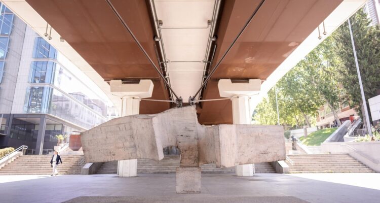 'Lugar de Encuentros III', de Eduardo Chillida