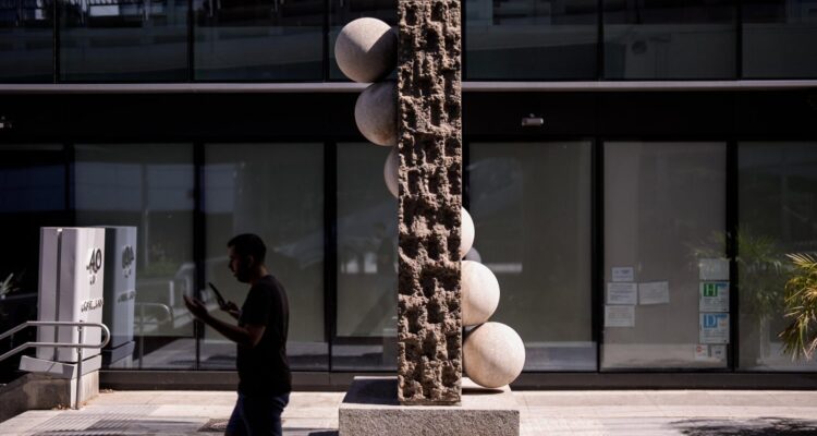 'Al otro lado del muro', de José María Subirachs