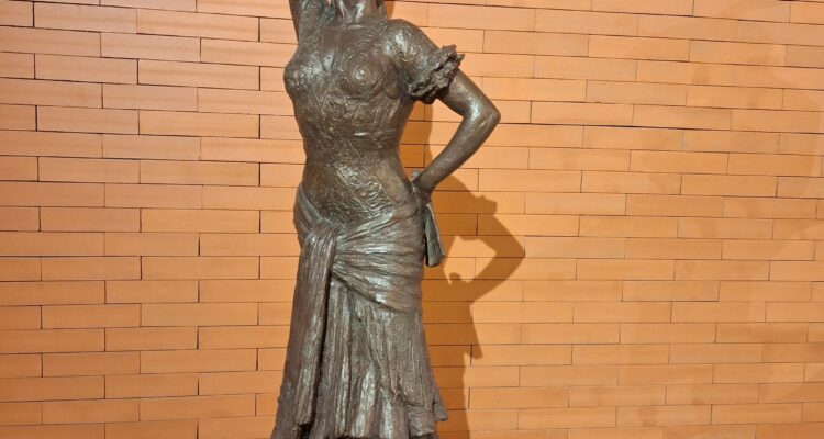 Una de las esculturas del escultor Santiago de Santiago