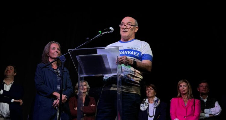 Cayetana Hernández de la Riva junto al pregonero José Manuel García López