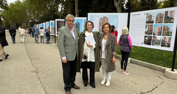Rivera de la Cruz visita la exposición dedicada a Luis Gutiérrez Soto en la XXII Semana de la Arquitectura