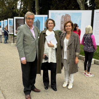 Rivera de la Cruz visita la exposición dedicada a Luis Gutiérrez Soto en la XXII Semana de la Arquitectura
