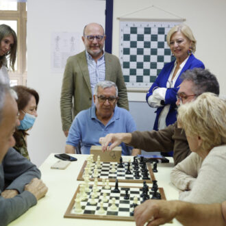 García Romero y Fernández visitan el Centro de Mayores José Manuel Bringas