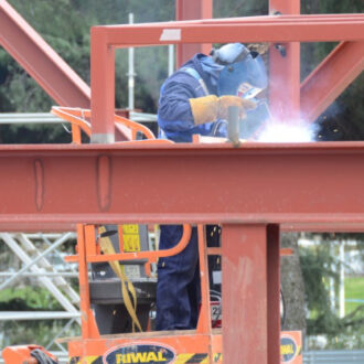 Trabajador de la construcción en el Centro Deportivo Municipal San Blas-Canillejas