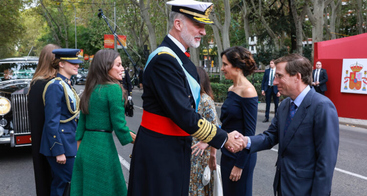 Almeida en los actos conmemorativos por la Fiesta Nacional