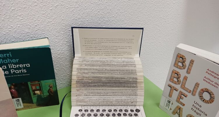 Centro de interés dedicado al Día de las Bibliotecas en la BPM María Lejárraga