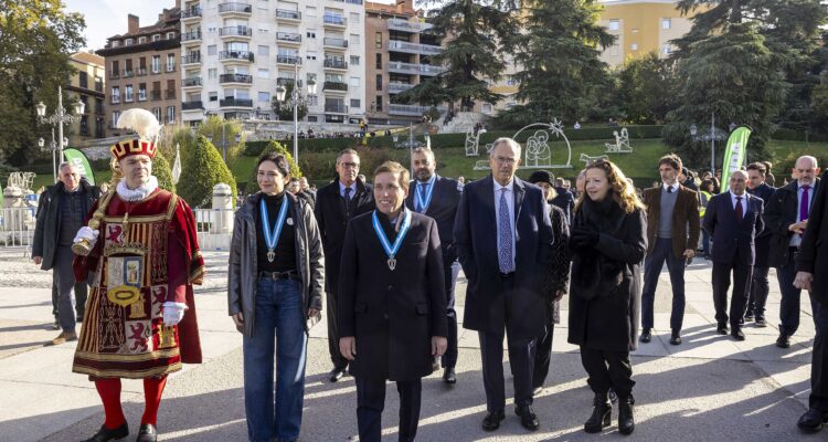 Almeida en la celebración del día de la Virgen de la Almudena