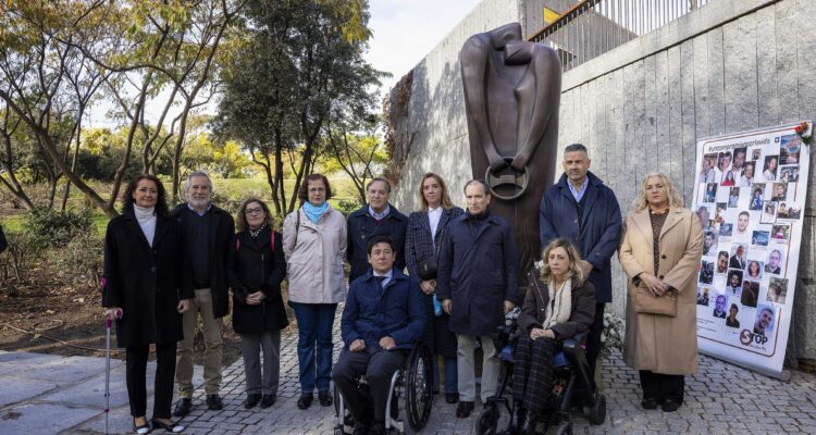 Homenaje a las víctimas de los accidentes de tráfico