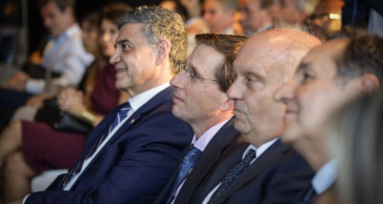 Almeida con Macri, durante su estancia en Buenos Aires esta primera semana de noviembre