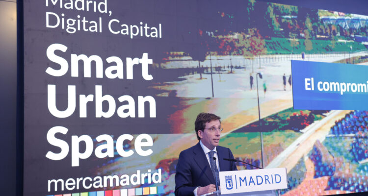 Almeida durante la presentación del Espacio Urbano Inteligente